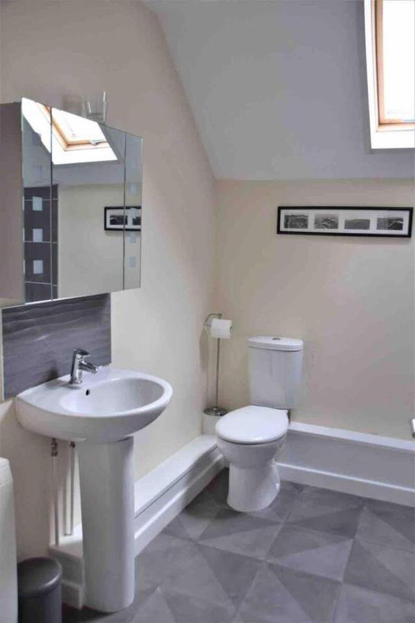 Charming 3-Bed Apartment In Talgarth Powys Brecon Exterior foto